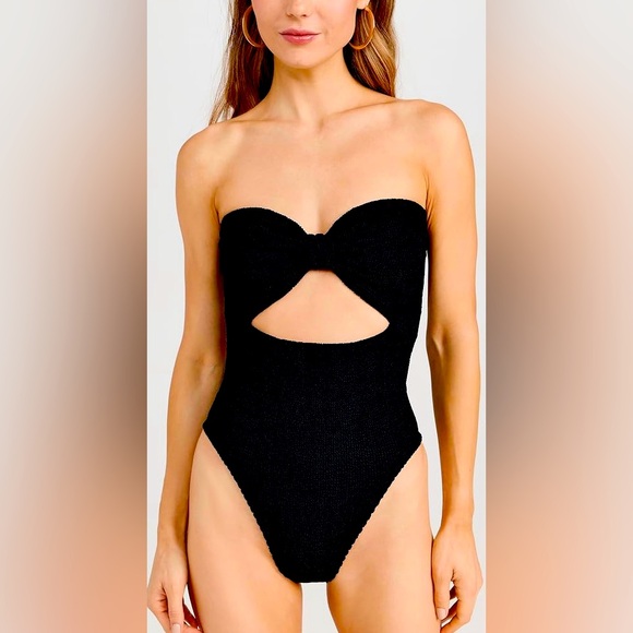 Hunza G Other - HUNZA G EUC ALANA OS (worn once) The fabulous crinkle swimsuit